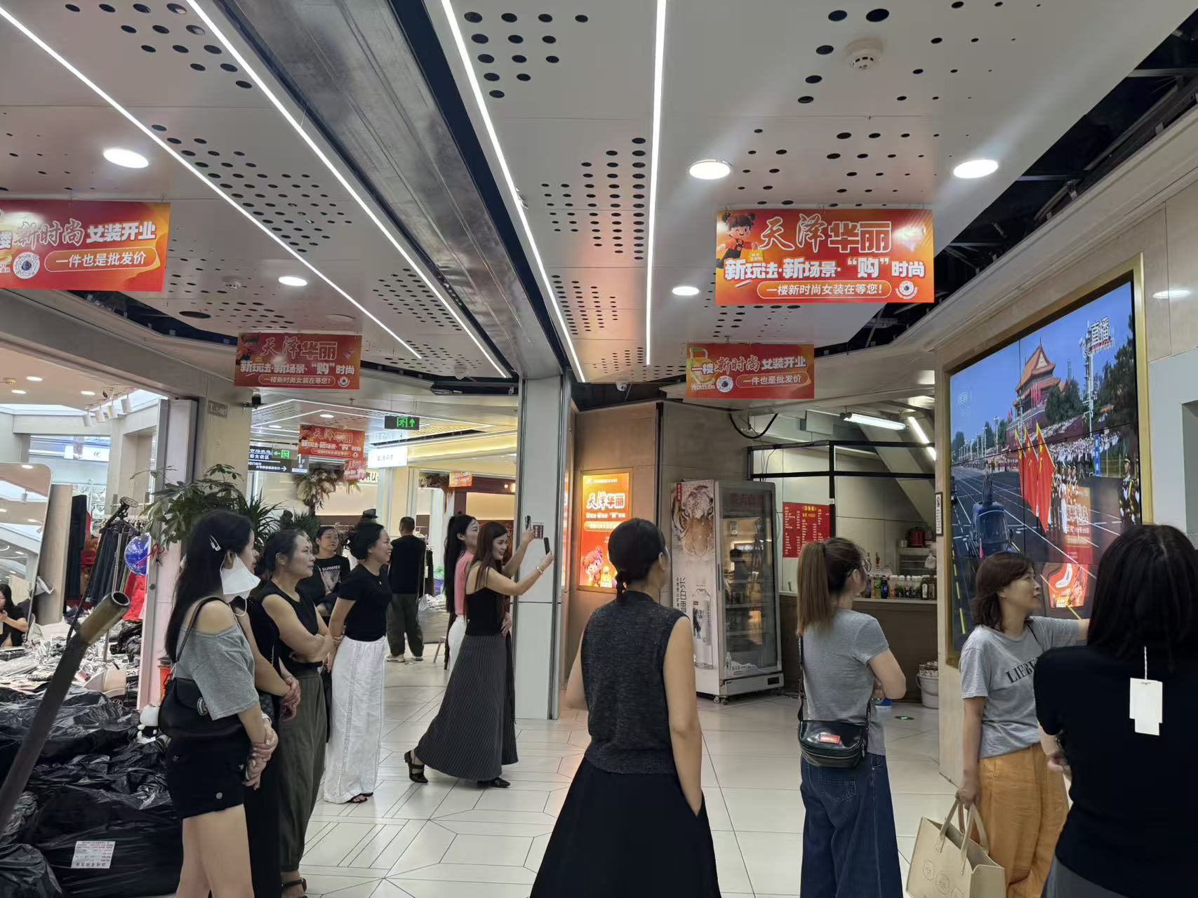 市场内.jpg