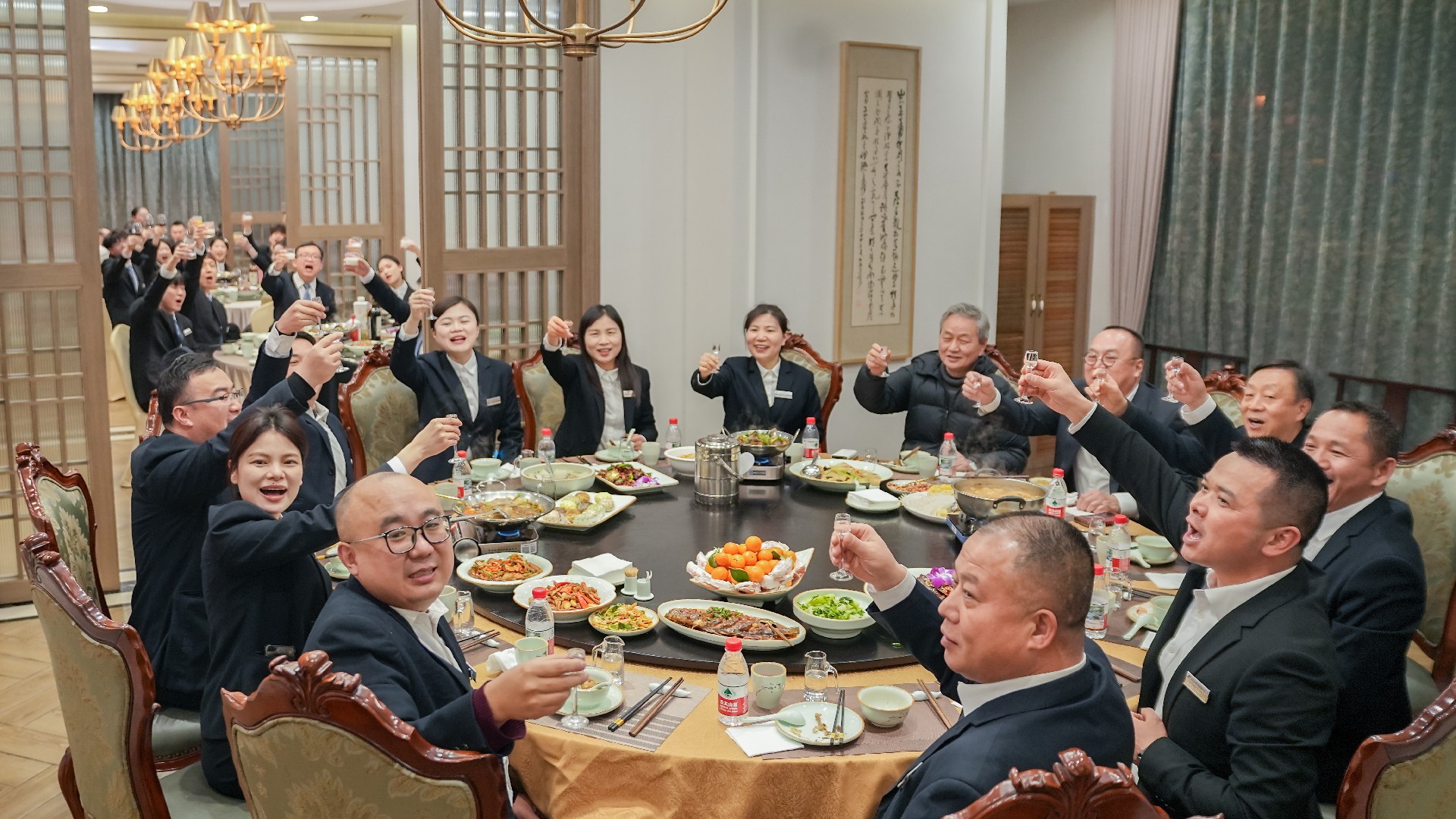举杯2.jpg